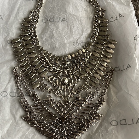 Statement piece necklace - Picture 3 of 3